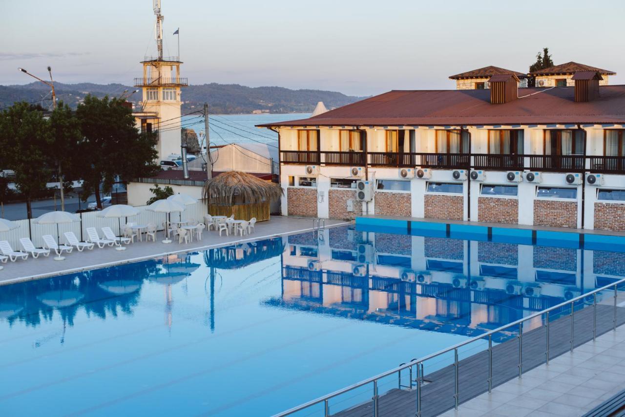 Dem Hotel Szuhumi Kültér fotó