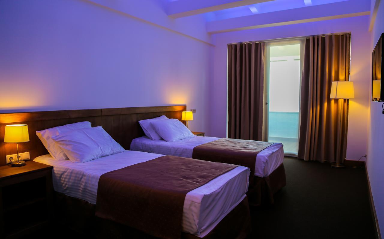 Dem Hotel Szuhumi Kültér fotó