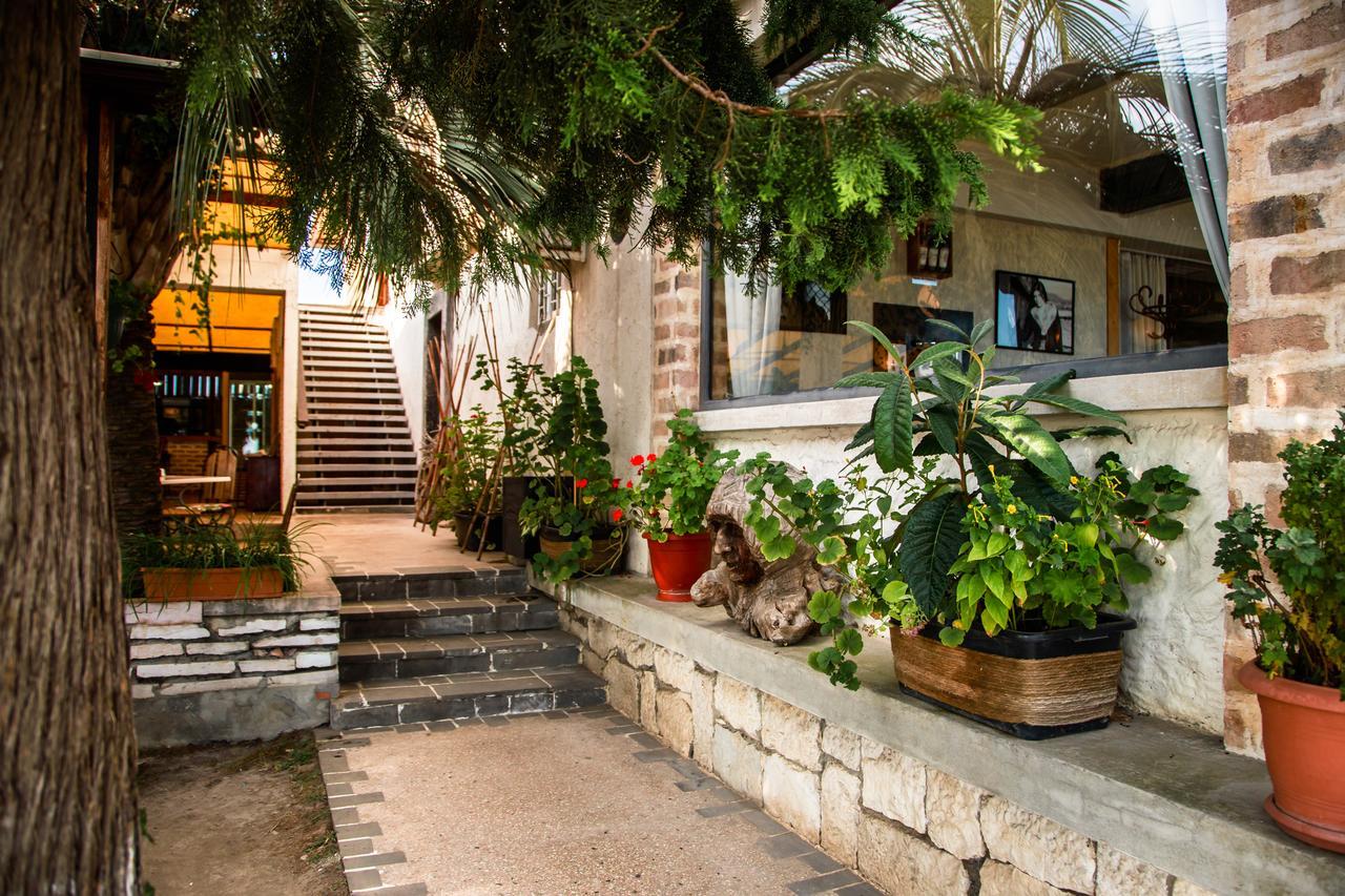 Dem Hotel Szuhumi Kültér fotó